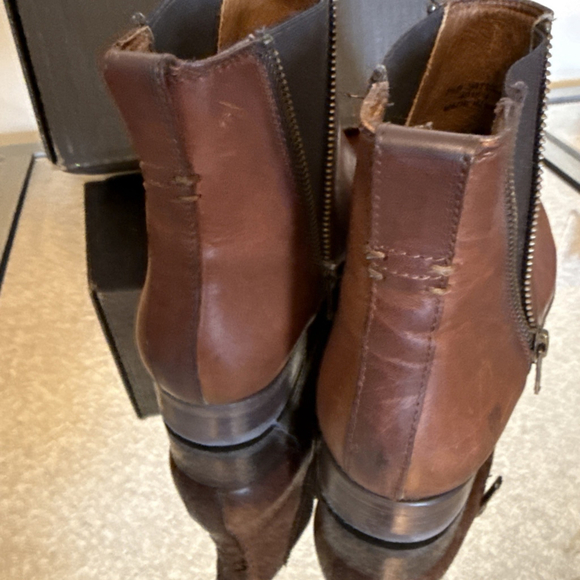 Frye Carly Chelsea Zip Leather Boots Cognac 7.5 Medium - Picture 7 of 10